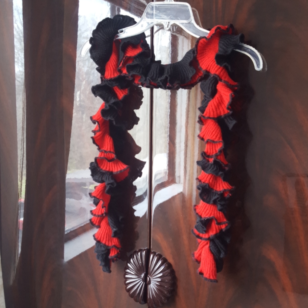 Knitted Ruffle Scarf - Picture 3 of 7